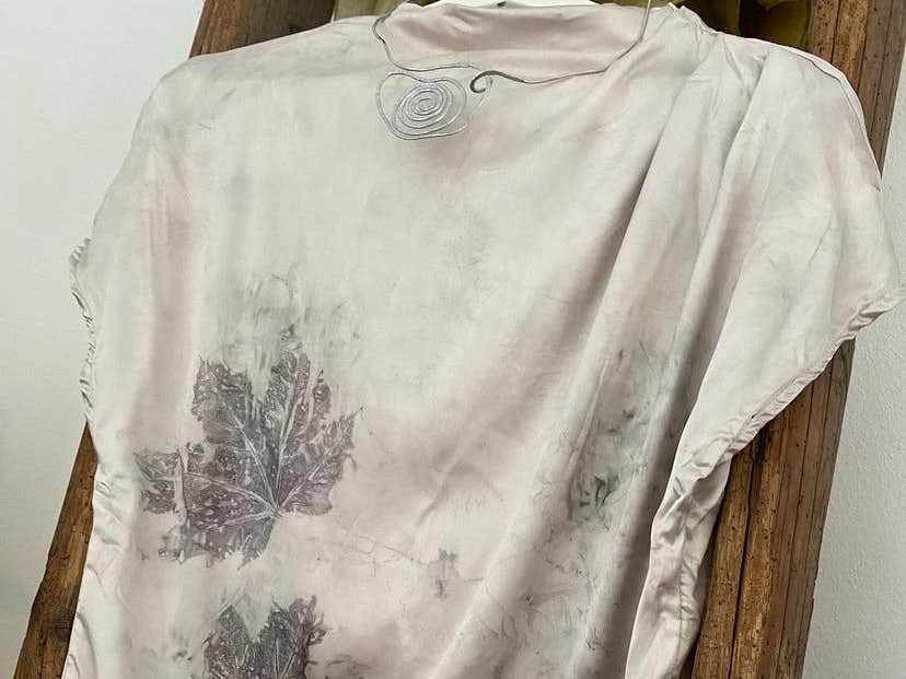 Dyed blouse blouse with leaves , Selenite di Marusca Aldeghi, Mendrisio, | Mimelis image 2