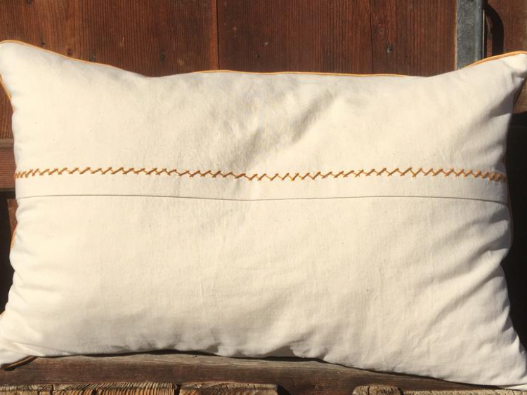 Decorative cushion , Lovely Hands - Suisse, Château-d’Œx, | Mimelis image 2