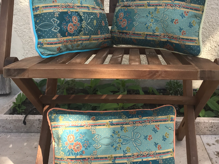 Decorative cushions , artisanal product for direct sale in Switzerland
