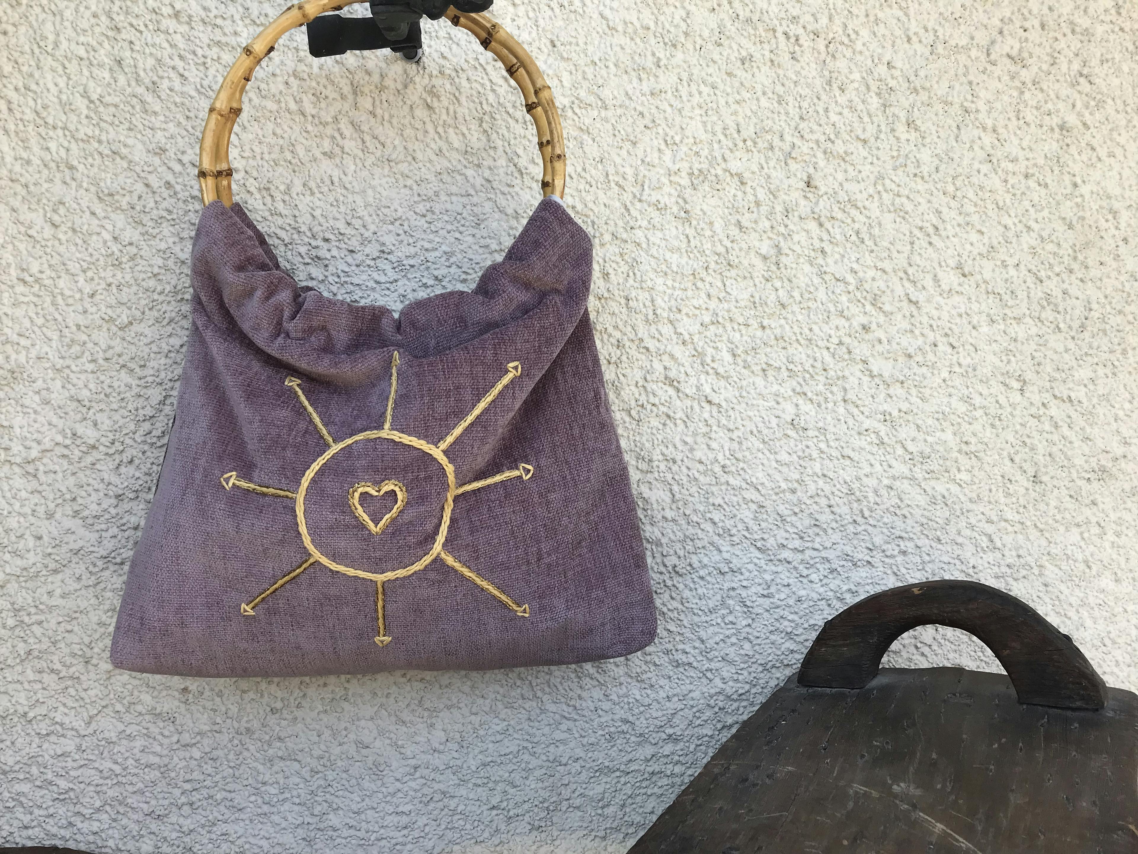 Handgefertigte Handtasche , handwerkliches Produkt für den Direktverkauf in der Schweiz