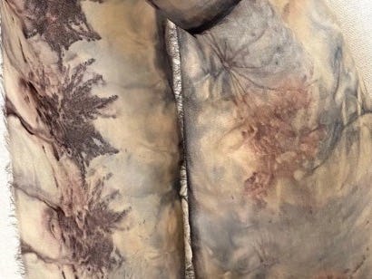 Sciarpetta, tinta con foglie di acero, Selenite di Marusca Aldeghi, Mendrisio, image 2 | Mimelis