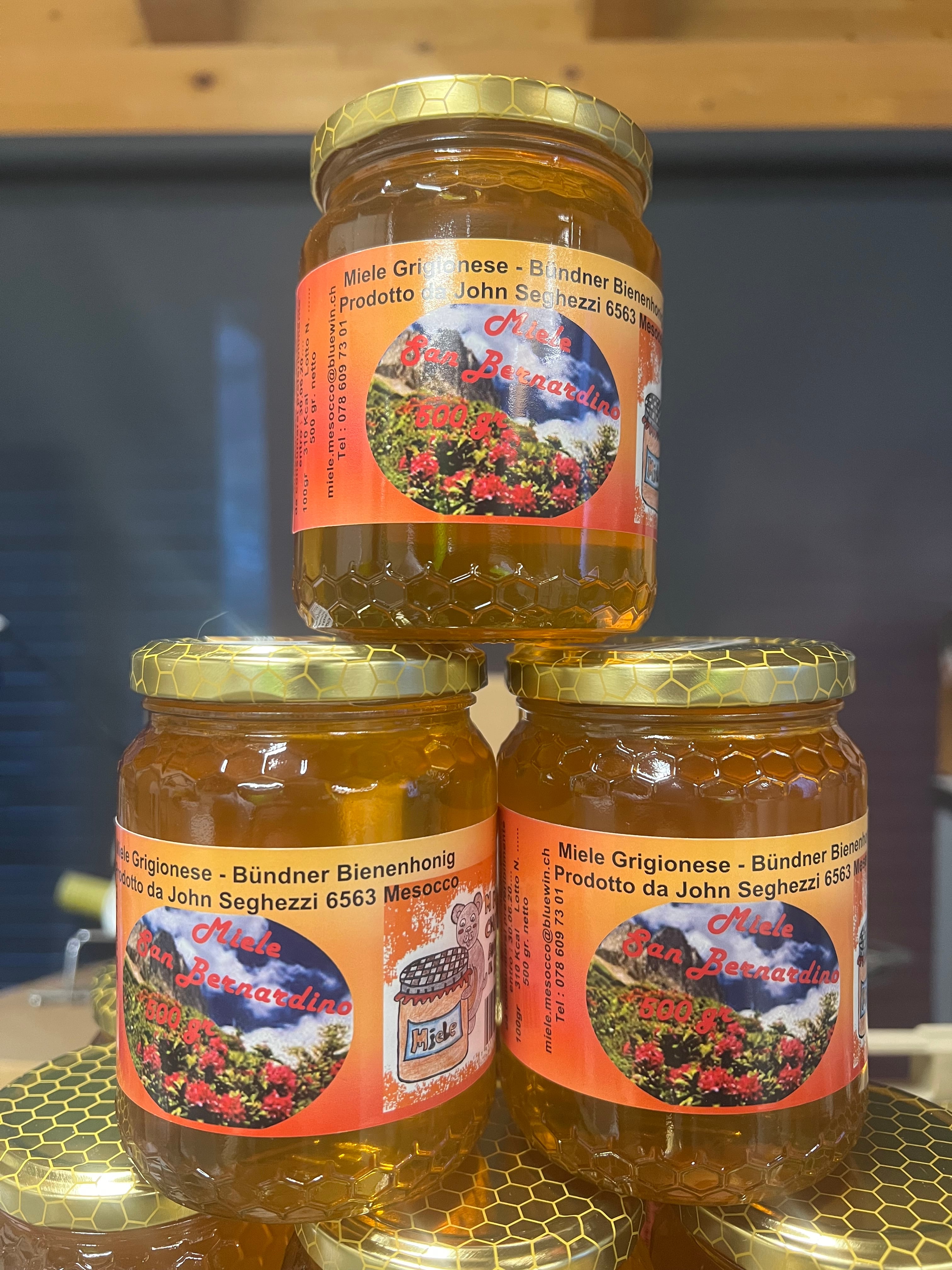 Apicoltura di Seghezzi John, producteur à Mesocco canton de Grisons en Suisse,  image 3