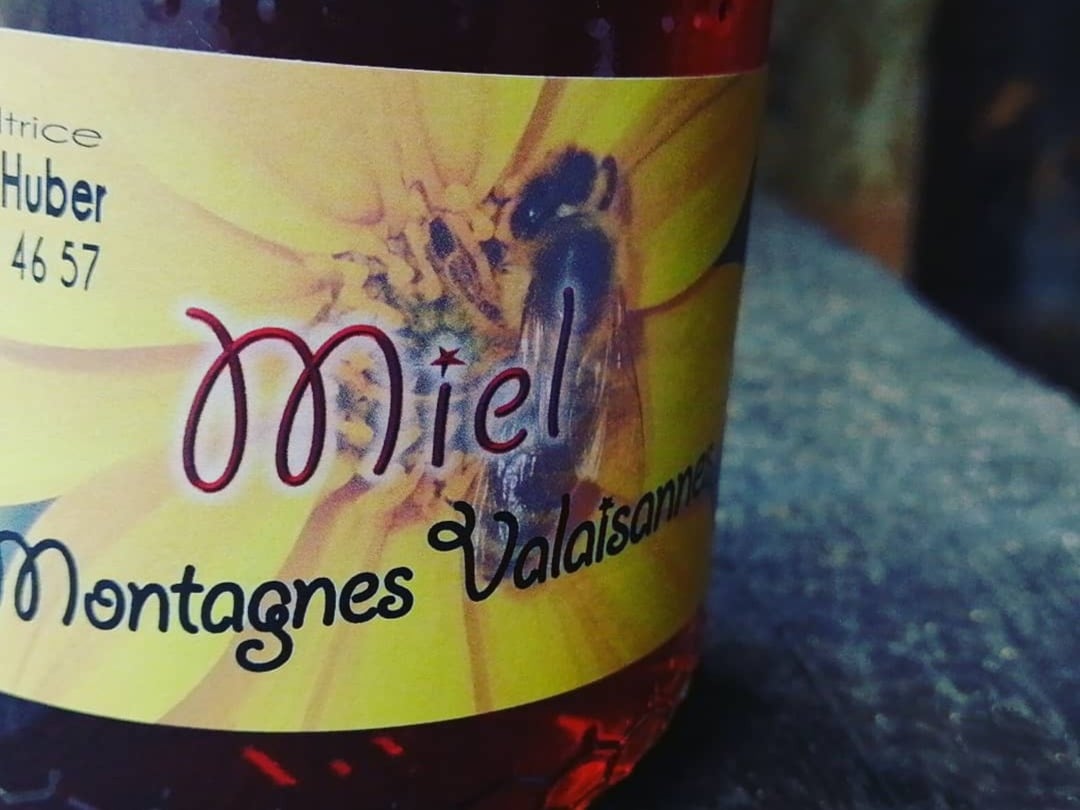 Merveilleuses abeilles , producteur à Sion canton de Valais en Suisse,  image 2