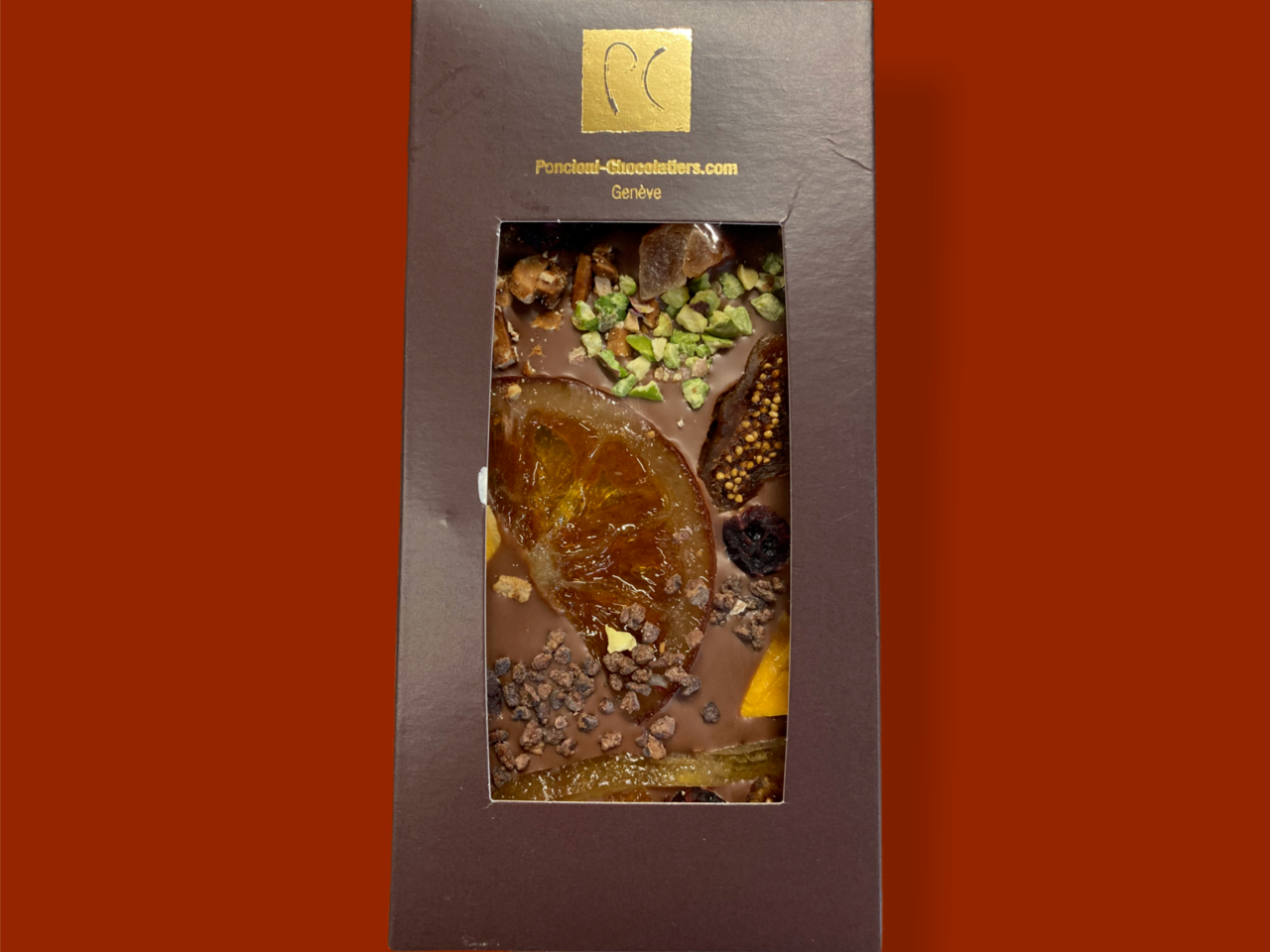 Milk chocolate dried fruit bar, artisanal product for direct sale in Switzerland