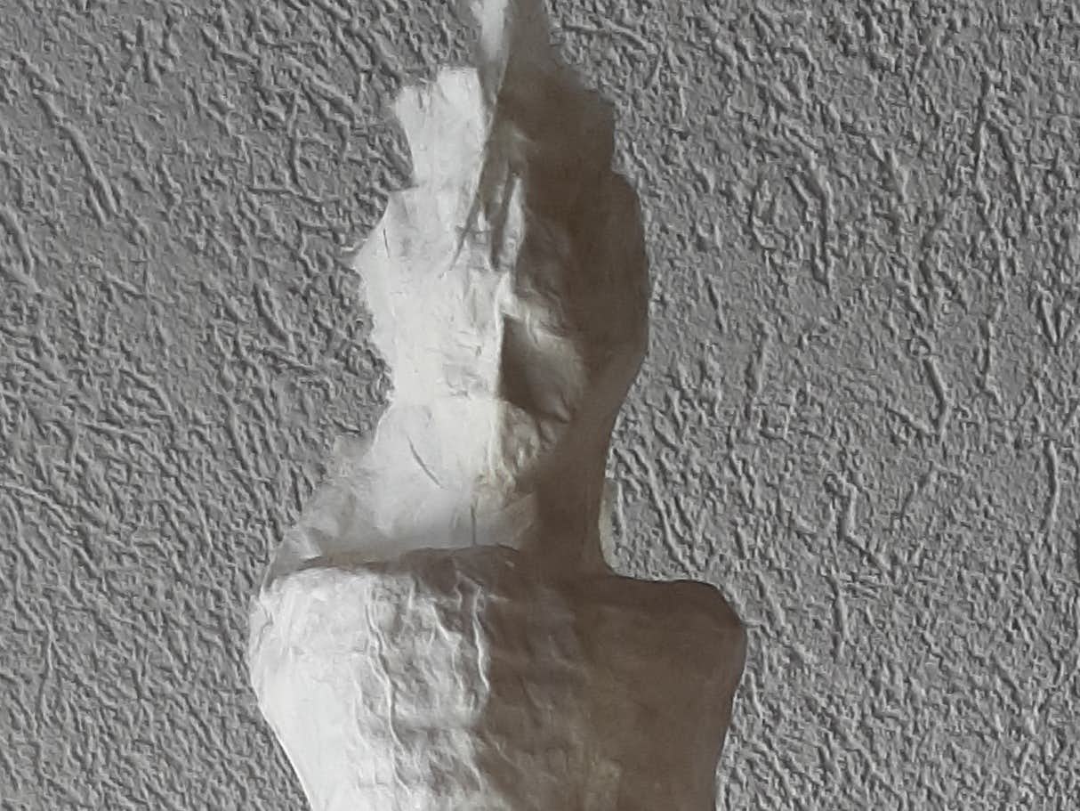 Statue de papier blanc image 2