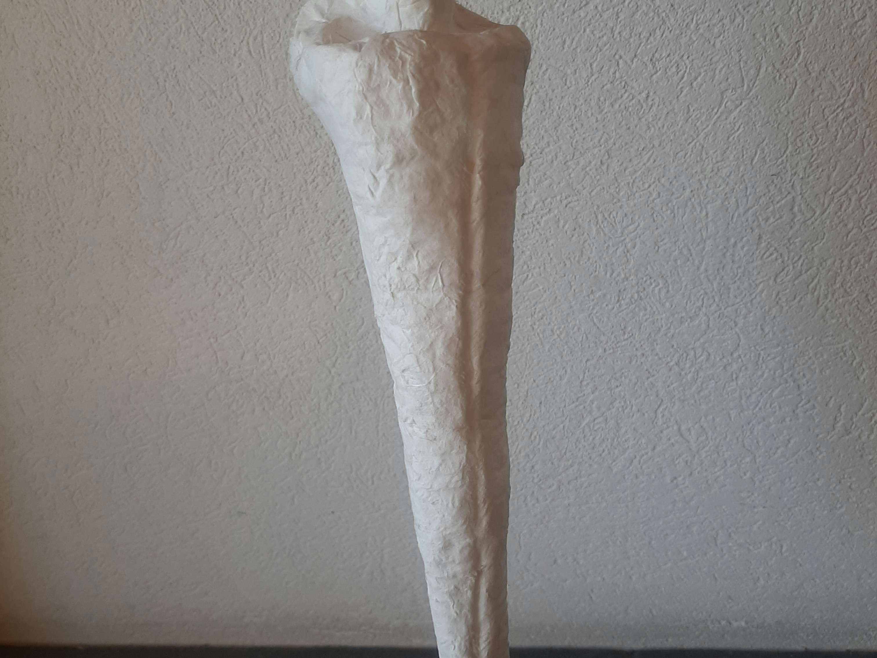 Statue de papier blanc image 3